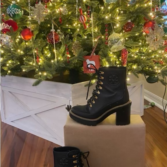 Tory Burch Miller Womens
Leather Round Toe Mid-Calf
Boots size 7.5 Med. With - Picture 3 of 14